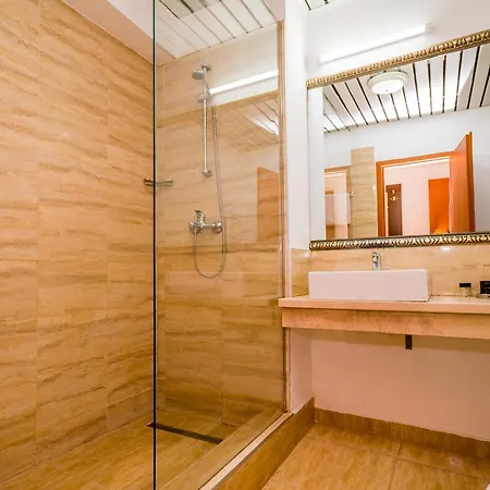 Guci Hotell 3*